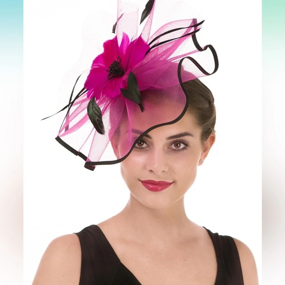 Chic Fuchsia Fascinator with Black Details - Picture 4 of 6
